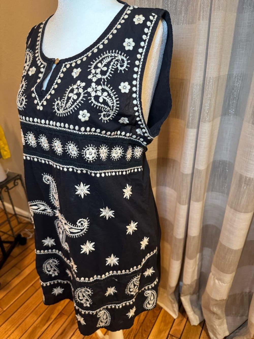 Sleeveless Black Mini Dress with White Embroidered Paisley Detail - Picture 3 of 8